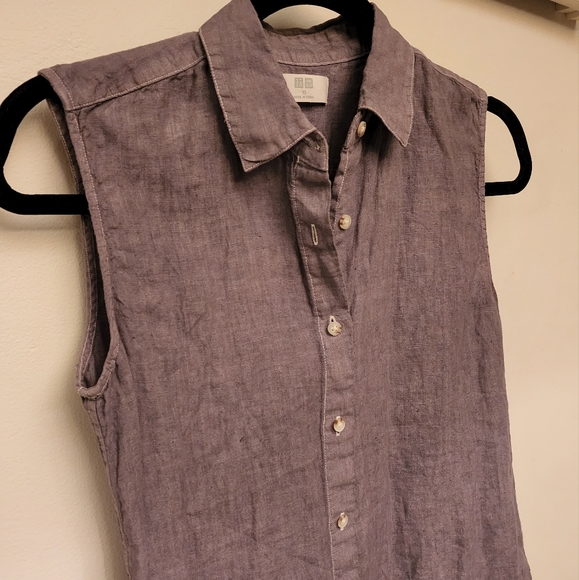 Uniqlo botton down linen top. - Picture 3 of 4